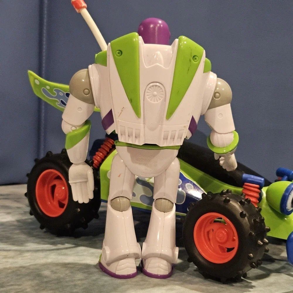 2018 Disney Pixar RC Car Vehicle w Buzz Lightyear Figure & Disney Store‎ Woody